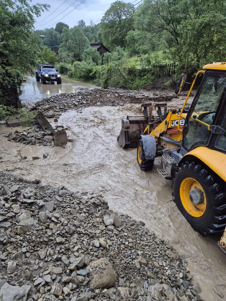 VIDEO/ Viituri puternice în nordul județului Prahova. Localitățile Cerașu și Valea Doftanei, afectate de inundații
