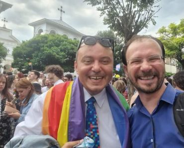 DOVADA SUPREMĂ: S-a închis cercul ipocriziei la Primăria Ploiești. Fotografia de arhivă care arată că și primarul Mihai Polițeanu participă la marșuri LGBT DOVADA SUPREMĂ: S-a închis cercul ipocriziei la Primăria Ploiești. Fotografia de arhivă care arată că și primarul Mihai Polițeanu participă la marșuri LGBT