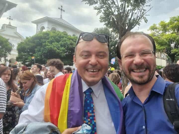 DOVADA SUPREMĂ: S-a închis cercul ipocriziei la Primăria Ploiești. Fotografia de arhivă care arată că și primarul Mihai Polițeanu participă la marșuri LGBT DOVADA SUPREMĂ: S-a închis cercul ipocriziei la Primăria Ploiești. Fotografia de arhivă care arată că și primarul Mihai Polițeanu participă la marșuri LGBT