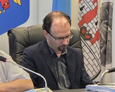 Tensiuni majore în Consiliul Local: Schimburi dure de replici la proiectul privind demiterea viceprimarului Alexandru Săraru