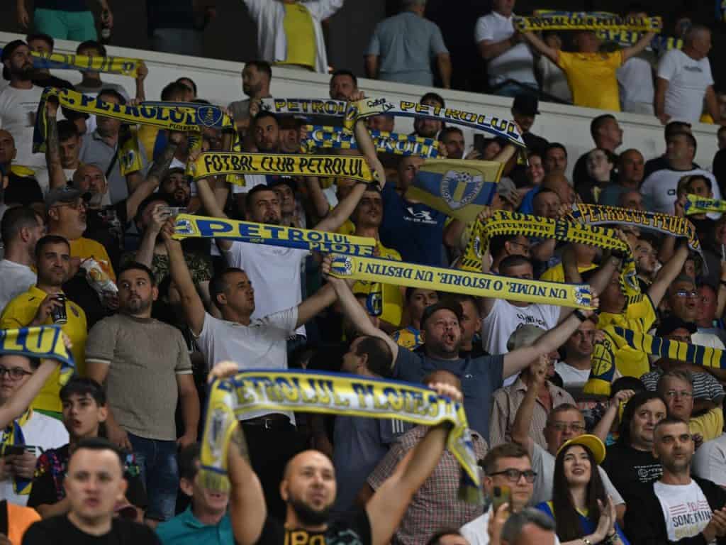 Abonamentele pot fi cumpărate și de la casa de bilete a stadionului