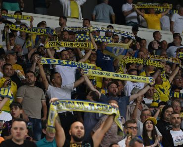 Abonamentele pot fi cumpărate și de la casa de bilete a stadionului