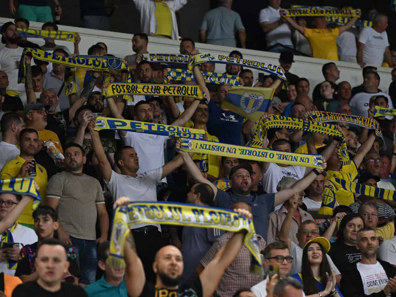 Abonamentele pot fi cumpărate și de la casa de bilete a stadionului