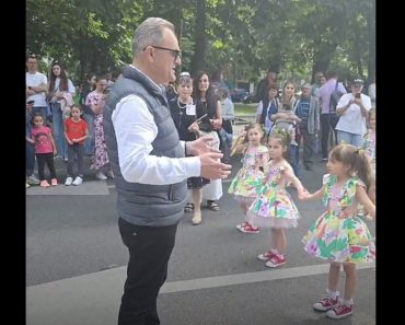 „Copilăria inundă bătrânul bulevard”: Virgil Nanu, alături de cei mici, de ziua lor. Atmosferă superbă pe Bulevard! „Copilăria inundă bătrânul bulevard”: Virgil Nanu, alături de cei mici, de ziua lor. Atmosferă superbă pe Bulevard!