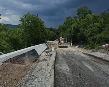 Lucrările la drumul afectat dintre Câmpina și DN1 avansează. Virgil Nanu: „Este o lucrare complexă, voi fi pe teren pentru a mă asigură că o finalizăm în cel mai scurt timp” Lucrările la drumul afectat dintre Câmpina și DN1 avansează. Virgil Nanu: „Este o lucrare complexă, voi fi pe teren pentru a mă asigură că o finalizăm în cel mai scurt timp”