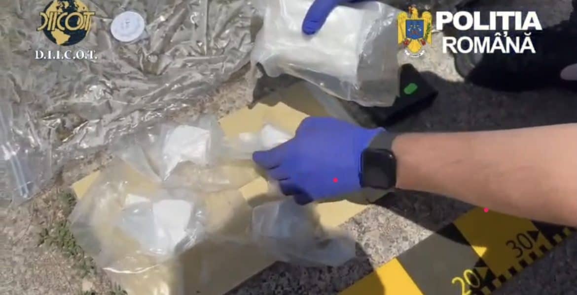 DIICOT Ploiești a făcut o captură-record: 31 de kg de cannabis și 500 g cocaină, aduse din Spania, descoperite în bagajele unui bărbat