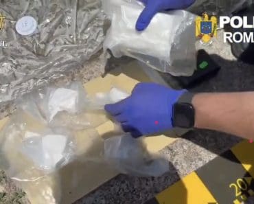 DIICOT Ploiești a făcut o captură-record: 31 de kg de cannabis și 500 g cocaină, aduse din Spania, descoperite în bagajele unui bărbat