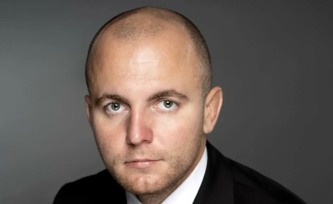 Andrei Gușă, deputat AUR, reacție la postarea LGBT a consilierului primarului Polițeanu: „Dacă girează o astfel de abordare, devine incompatibil cu funcția de primar din punct de vedere moral și civilizațional”