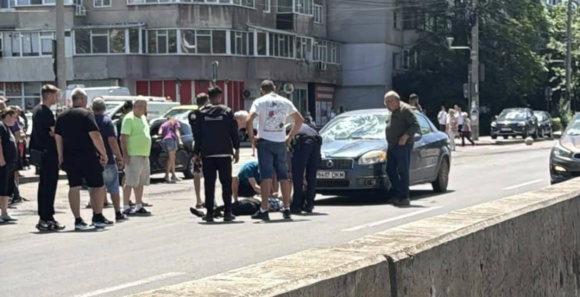 Accident grav în Bariera București. O femeie a fost spulberată de mașină pe trecerea pentru pietoni