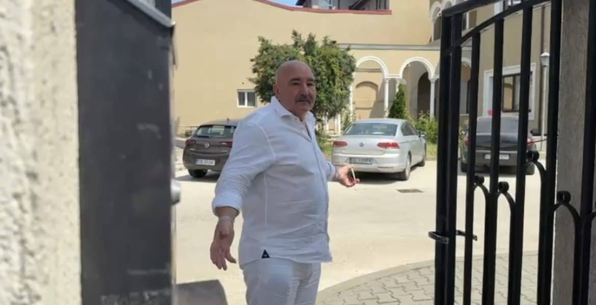 VIDEO/ Nuțu Cămătaru, audiat la Parchetul de pe lângă Judecătoria Ploiești. Este acuzat că ar deține ilegal animale sălbatice