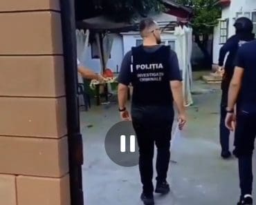 Percheziții în Urlați la „țepari” care comandau produse de pe platformele de vânzări și nu le mai achitau!