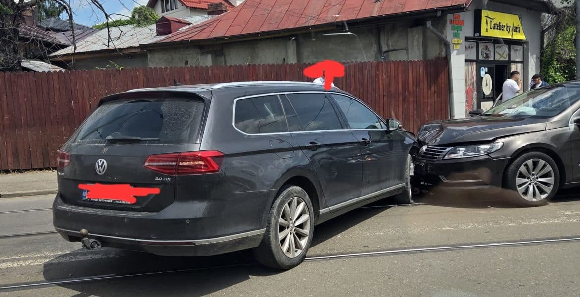 Accident in Ploiesti, in spatele Hotelului Prahova. Doua masini implicate