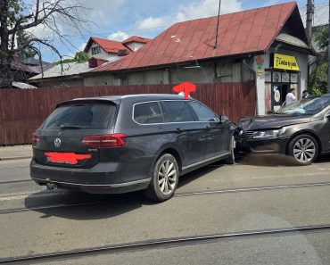 Accident in Ploiesti, in spatele Hotelului Prahova. Doua masini implicate