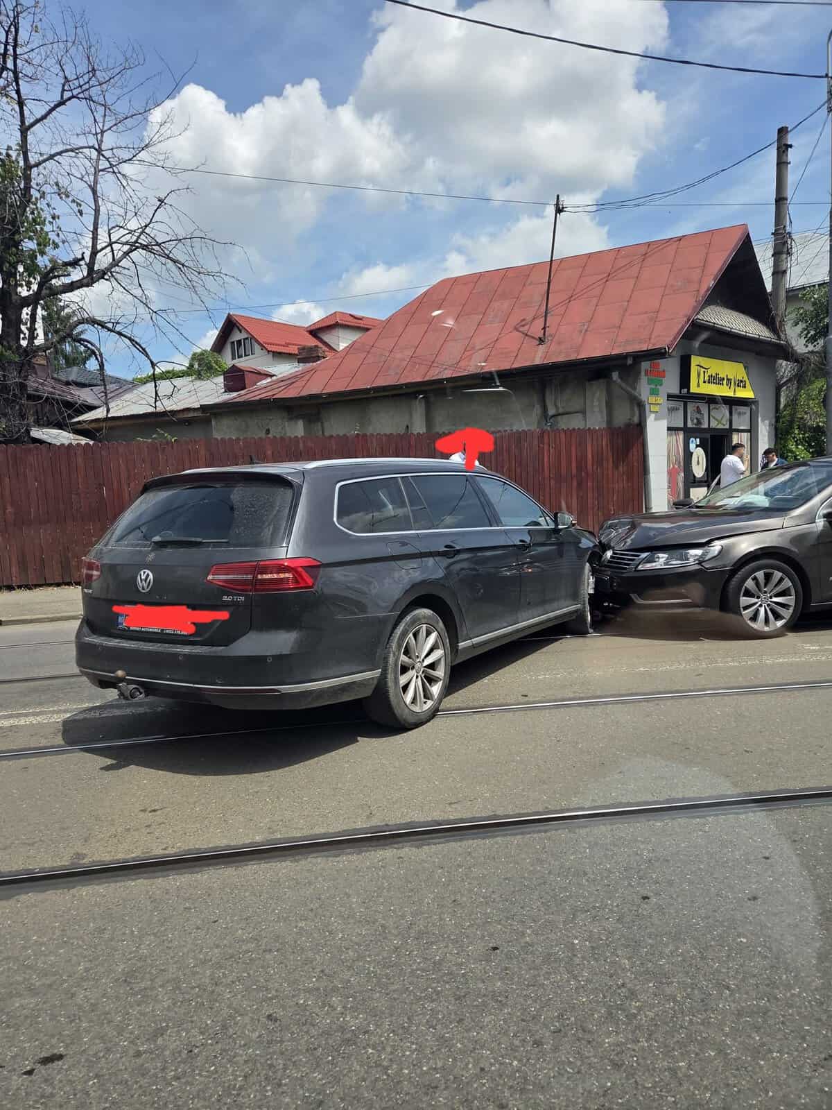 Accident in Ploiesti, in spatele Hotelului Prahova. Doua masini implicate