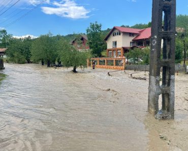 RO-ALERT în tot județul Prahova! Cod portocaliu de furtună și grindină RO-ALERT în tot județul Prahova! Cod portocaliu de furtună și grindină