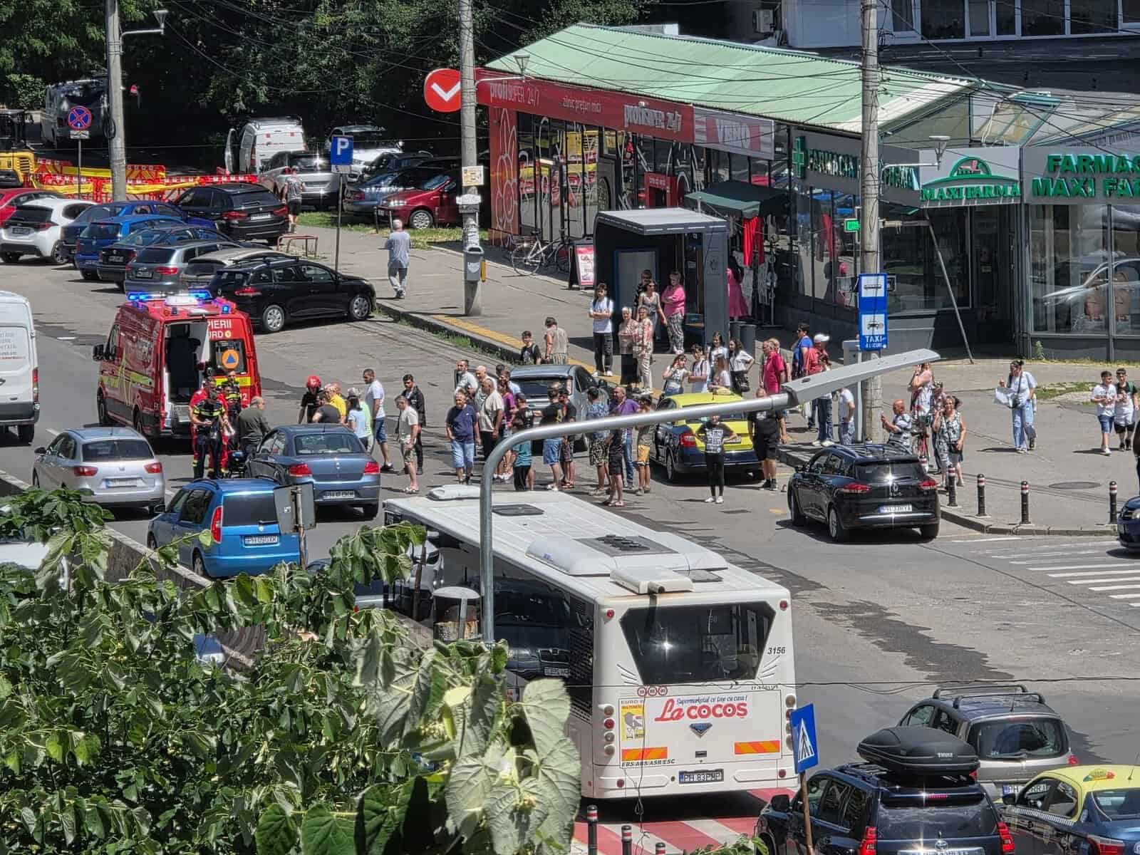 VIDEO: În #PloieștiulCelViu, viața nu are prioritate. Nepăsarea administrației Polițeanu, letală pentru o femeie omorâtă pe trecerea pentru pietoni VIDEO: În #PloieștiulCelViu, viața nu are prioritate. Nepăsarea administrației Polițeanu, letală pentru o femeie omorâtă pe trecerea pentru pietoni
