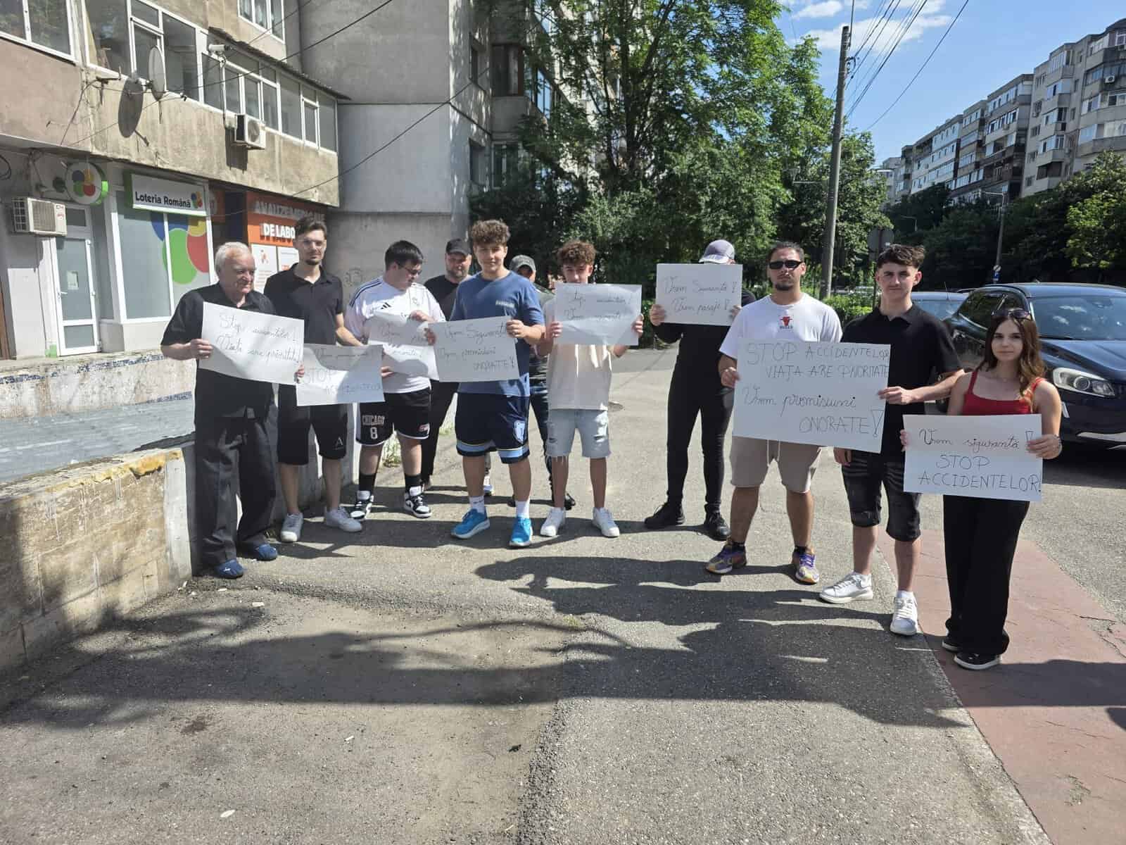 VIDEO: PROTEST la trecerea de pietoni din Ploiești unde a murit o femeie. Stop accidentelor! Vrem promisiuni onorate!