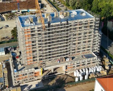 Construcții Erbașu: Peste ceva timp, mii de oameni vor spune: „stau la ibis Styles Erbas Oradea”. Până atunci, noi îl construim