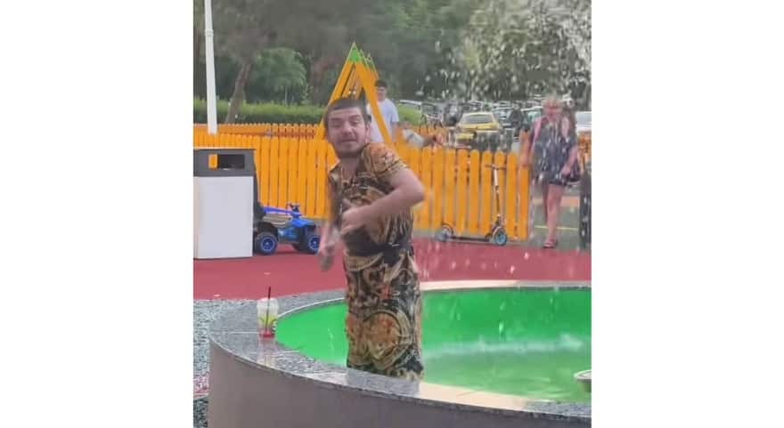 Alo, Primăria! Înlocuiți văicărelile pe Facebook cu camere de supraveghere! Fântâna de la Aurora, abia construită, inaugurată la scăldat