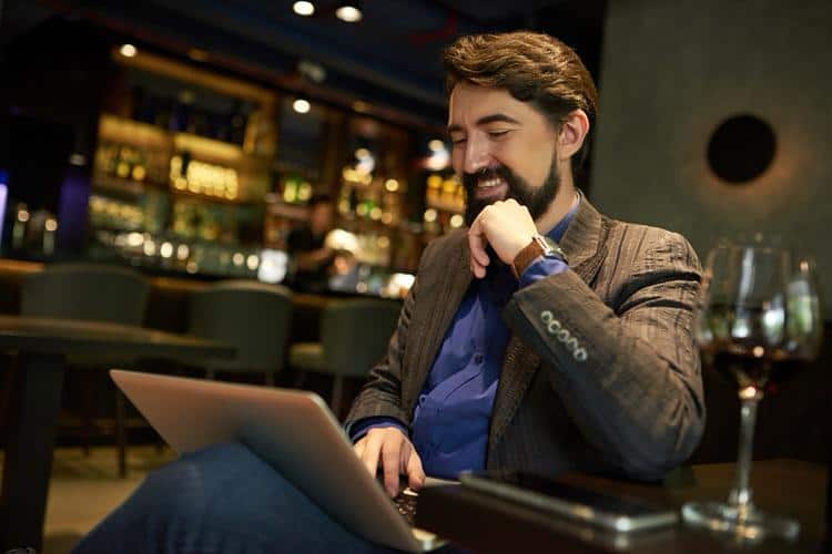Experiențele digitale care câștigă popularitate: de la aplicații de divertisment la cazinouri online Experiențele digitale care câștigă popularitate: de la aplicații de divertisment la cazinouri online