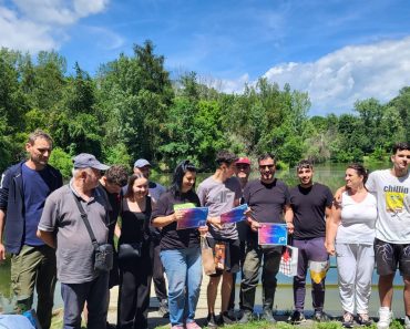La pescuit, pe lacul din Parcul Memorial „Constantin Stere”, într-o frumoasă zi de vara La pescuit, pe lacul din Parcul Memorial „Constantin Stere”, într-o frumoasă zi de vara