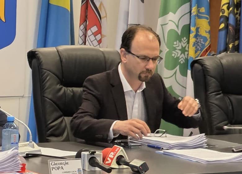 Administrația Polițeanu în stare confuză: Copy-paste cu ochii închiși. Cum au fost amestecați câinii cu prețul la termie și gimnastica cu kick-boxingul
