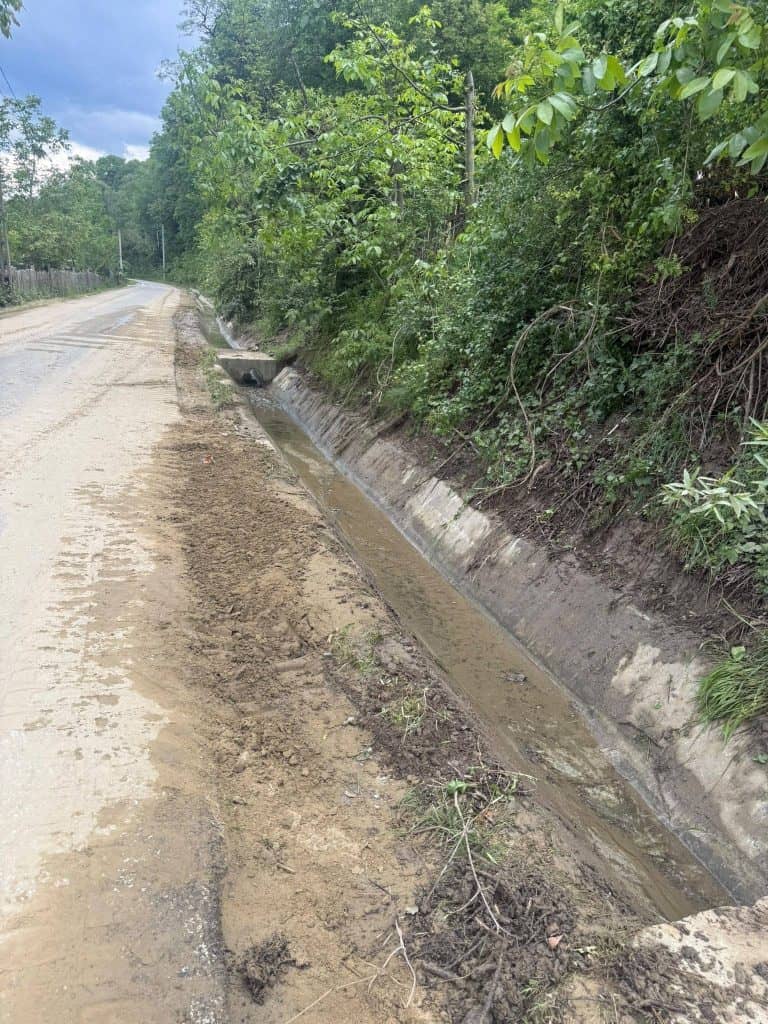 Primăria Valea Doftanei: Rând pe rând străzile sunt curățate