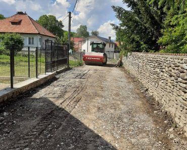 Primăria Valea Doftanei: Refaceri de strazi pietruite, desfundări și montari de noi tuburi pentru apa pluvială Primăria Valea Doftanei: Refaceri de strazi pietruite, desfundări și montari de noi tuburi pentru apa pluvială