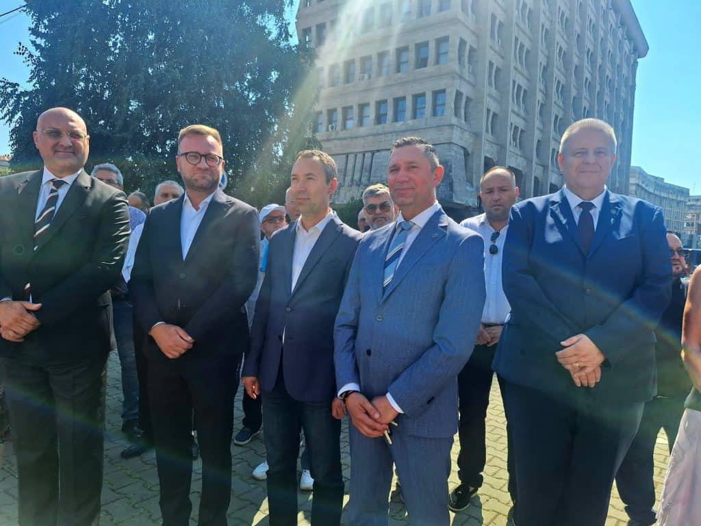 Ziua Drapelului, sărbătorită la Ploiești. Deputatul Bogdan Toader: Cinstim tricolorul, care ne reprezintă oriunde ne-am afla!