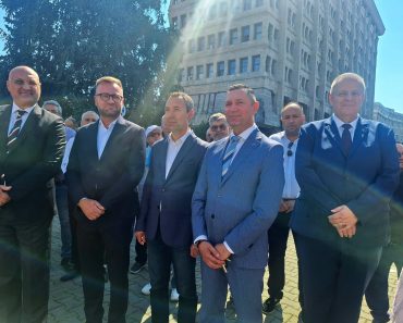 Ziua Drapelului, sărbătorită la Ploiești. Deputatul Bogdan Toader: Cinstim tricolorul, care ne reprezintă oriunde ne-am afla!