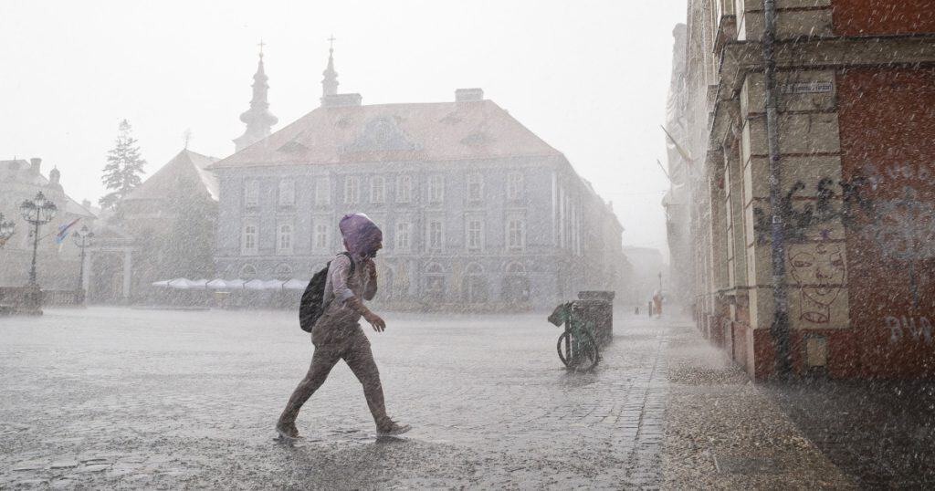 Noi alerte de furtuni și caniculă: ANM a emis cod portocaliu și galben. Temperaturi de până la 37 de grade, dar și vijelii și grindină