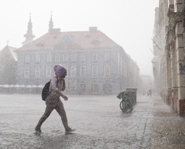 Noi alerte de furtuni și caniculă: ANM a emis cod portocaliu și galben. Temperaturi de până la 37 de grade, dar și vijelii și grindină