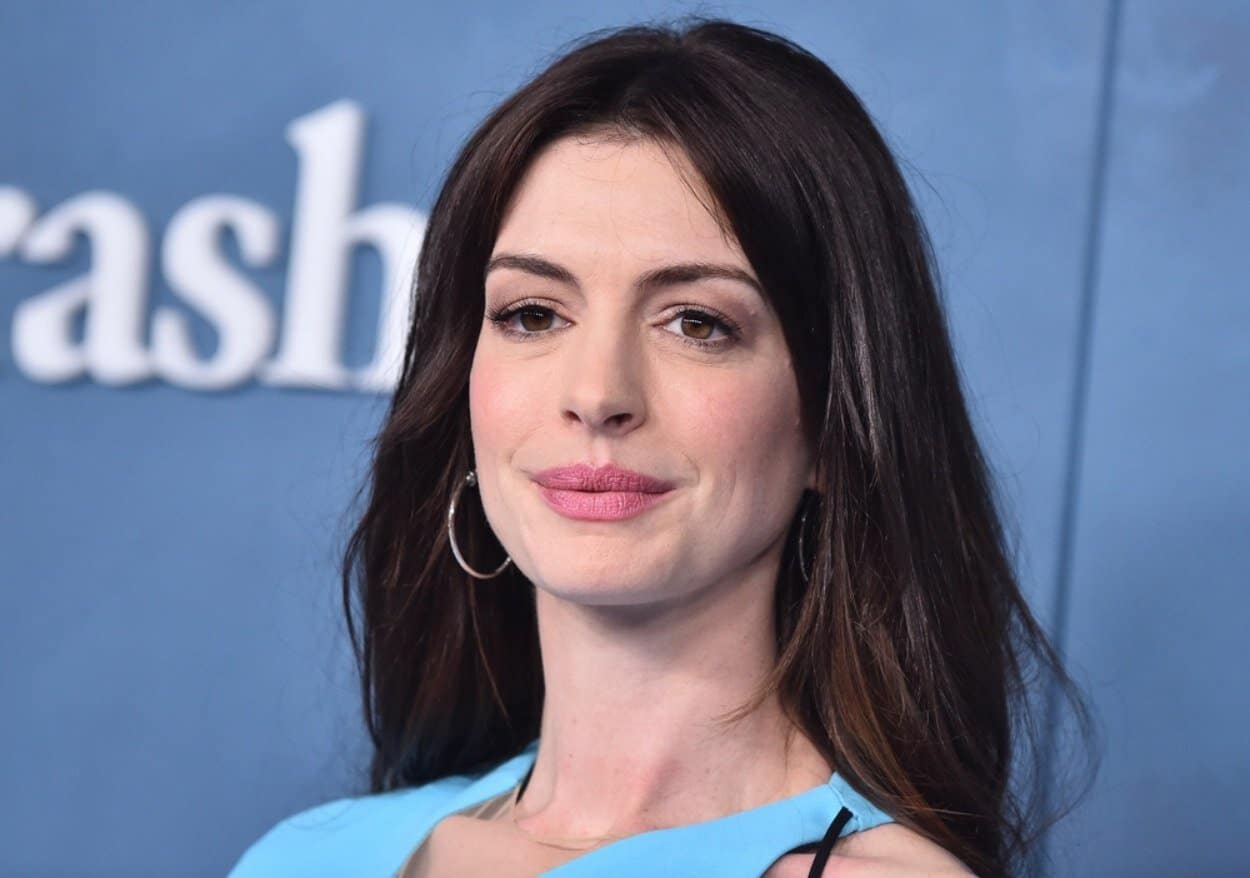 Anne Hathaway a făcut senzație cu ținutele ei pe străzile din New York. Actrița și-a etalat burtica de gravidă Anne Hathaway a făcut senzație cu ținutele ei pe străzile din New York. Actrița și-a etalat burtica de gravidă