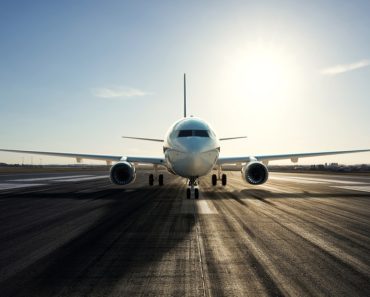 Influencerița căreia i s-a interzis îmbarcarea din cauza ținutei a revenit în aeroport. Gestul prin care a ironizat compania aeriană Influencerița căreia i s-a interzis îmbarcarea din cauza ținutei a revenit în aeroport. Gestul prin care a ironizat compania aeriană