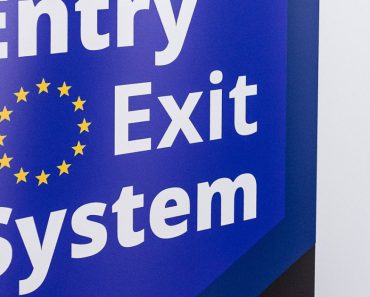 Avioanele decolează „pe jumătate goale” din cauza cozilor provocate de noul sistem de control la frontieră al UE