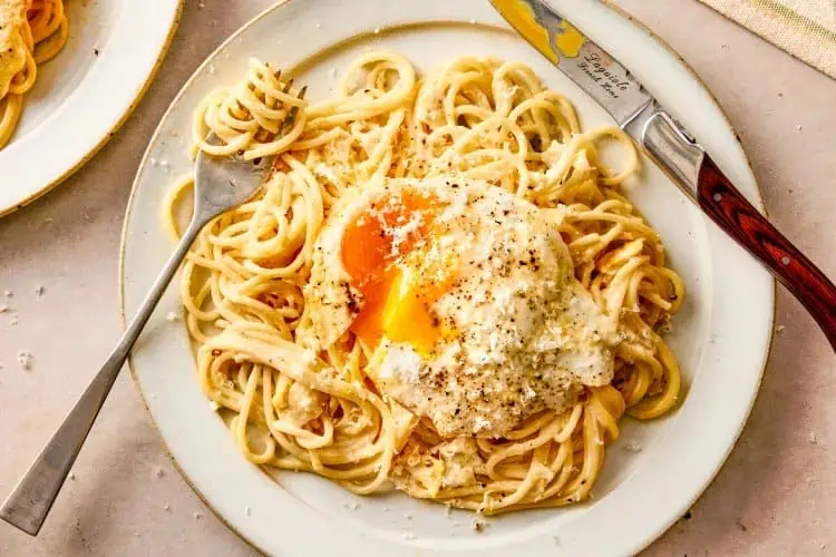 20 de cine rapide pe care le poți pregăti când frigiderul este aproape gol. Rețete simple cu ingrediente pe care le ai deja în casă 20 de cine rapide pe care le poți pregăti când frigiderul este aproape gol. Rețete simple cu ingrediente pe care le ai deja în casă