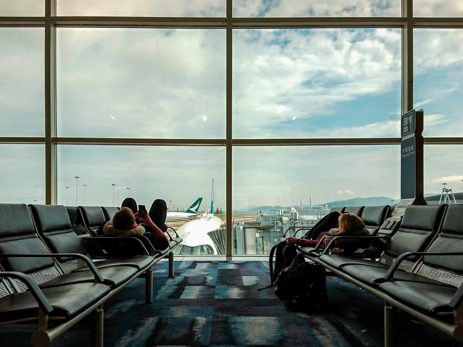 Coșmarul trăit de mai mulți turiști români care au rămas blocați în Tunisia: „Suntem cu copii mici, ceva rău, nu se poate așa”