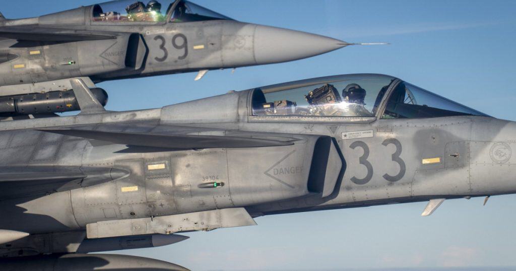 Avioane de luptă ungare JAS 39 Gripen ale NATO au fost ridicate la granița cu România pentru interceptarea unui avion de linie chinez