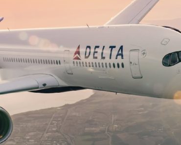 „Tocmai am auzit bubuitura în avion”. Un avion care ateriza la Chicago a intrat în contact cu un foc de artificii