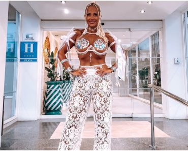 Anda Adam și-a etalat silueta în costum de baie, după ce a slăbit. Vedeta a făcut show la o piscină din Capitală Anda Adam și-a etalat silueta în costum de baie, după ce a slăbit. Vedeta a făcut show la o piscină din Capitală