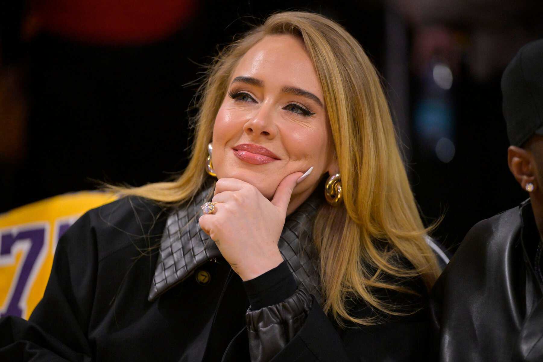 Adele, de nerecunoscut la ultima apariție! Fanii au reacționat imediat: „Ce și-a făcut?” Adele, de nerecunoscut la ultima apariție! Fanii au reacționat imediat: „Ce și-a făcut?”