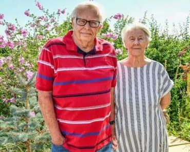 Un cuplu de pensionari riscă o amendă după ce au plantat o grădină lângă casă. „Pare o vânătoare de vrăjitoare”