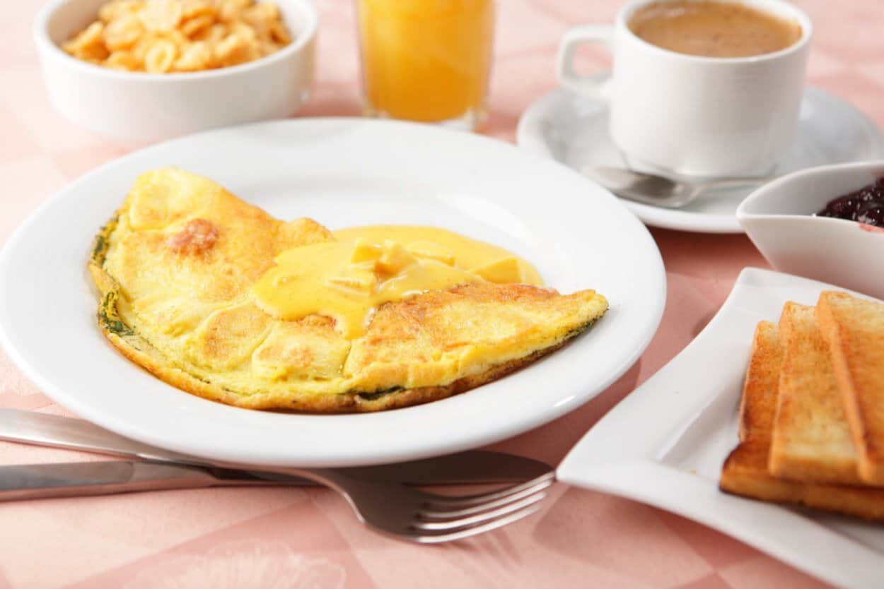 Ingredientul secret care trebuie folosit mereu la omletă. Așa va fi mai gustoasă ca niciodată