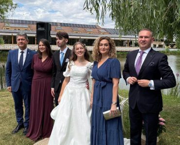 Nuntă în familia Bodnariu! Fiica cea mare a spus „DA”, la 11 ani după drama care a impresionat o lume întreagă Nuntă în familia Bodnariu! Fiica cea mare a spus „DA”, la 11 ani după drama care a impresionat o lume întreagă