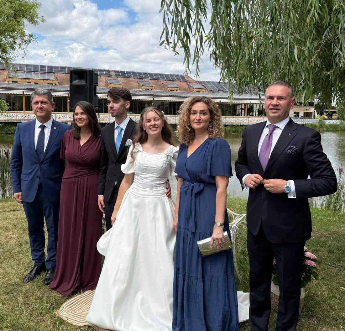 Nuntă în familia Bodnariu! Fiica cea mare a spus „DA”, la 11 ani după drama care a impresionat o lume întreagă Nuntă în familia Bodnariu! Fiica cea mare a spus „DA”, la 11 ani după drama care a impresionat o lume întreagă