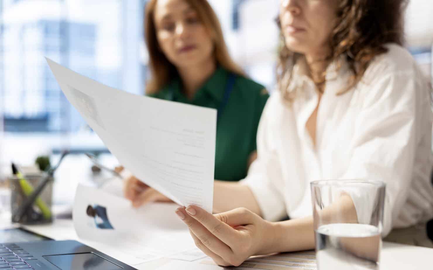 Se fac angajări la o companie de stat. Salarii de 5.000 de lei, tichete de 40 de lei și zi liberă de aniversare Se fac angajări la o companie de stat. Salarii de 5.000 de lei, tichete de 40 de lei și zi liberă de aniversare