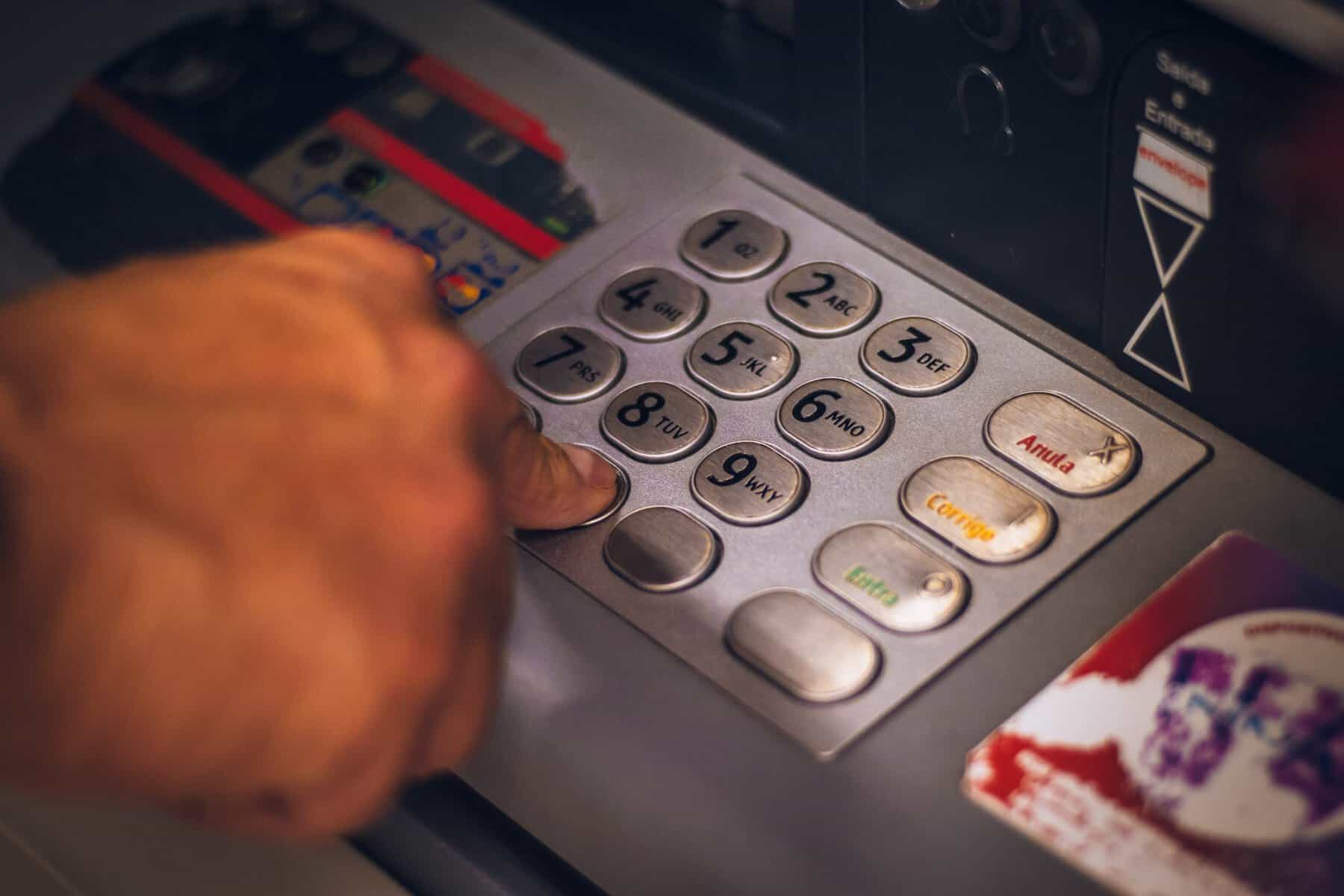 Când vor fi livrate pensiile pe card în luna iulie. Ora poate să difere în funcție de bancă Când vor fi livrate pensiile pe card în luna iulie. Ora poate să difere în funcție de bancă