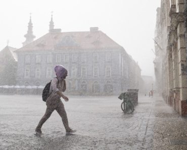 Cod galben de furtuni în aproape toată țara. Meteorologii anunță vijelii, vânt puternic și grindină. HARTA zonelor afectate