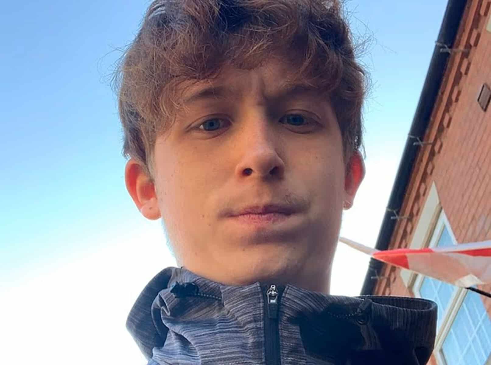 Un adolescent de 14 ani a primit un diagnostic crunt din partea medicilor. De ce i-au ignorat inițial simptomele periculoase Un adolescent de 14 ani a primit un diagnostic crunt din partea medicilor. De ce i-au ignorat inițial simptomele periculoase