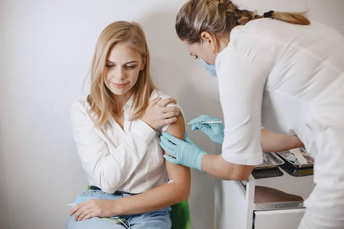 Boala extrem de gravă care face șase victime zilnic în România. Medicii spun că poate fi prevenită prin vaccinare
